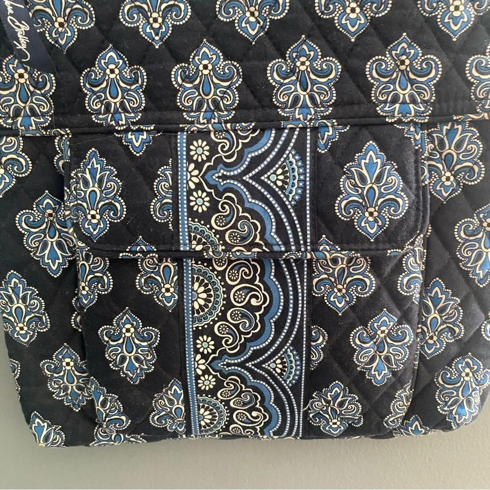 Vera Bradley Crossbody Blue Paisley Front Pocket Adjustable Strap Bag Purse